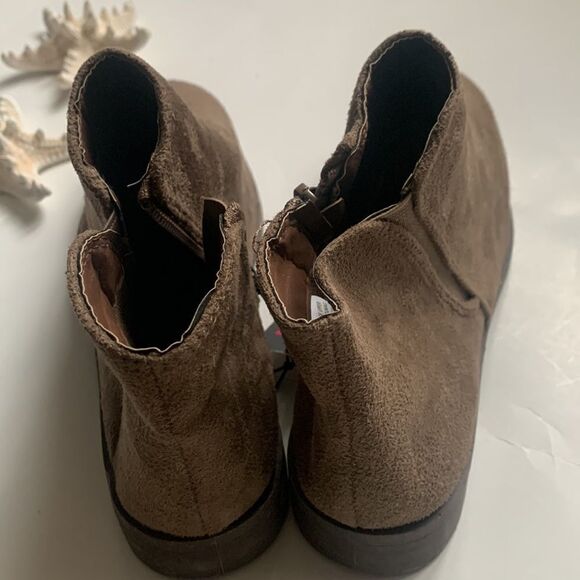 𝅺⭐️nwt Bobbie Brooks Faux Suede Short Ankle Boots⭐️ - Picture 8 of 8